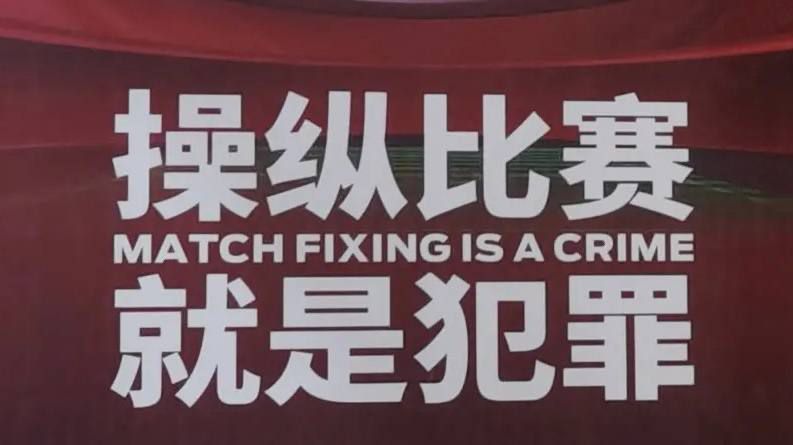 知名转会记者罗马诺更新了范德贝克租借加盟法兰克福的进展。